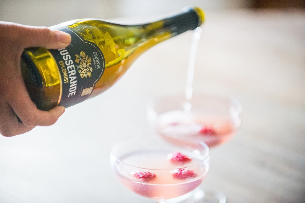 Musserende eplemost av eple Karin Schneider.  Ein prisbelønna eplemost utan alkohol, men med bobler.  Denne vann finalen i Det Norske Måltid i 2018