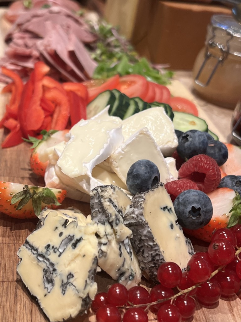 Inkludert i oppholdet er selvfølgelig en raus bondefrokost.