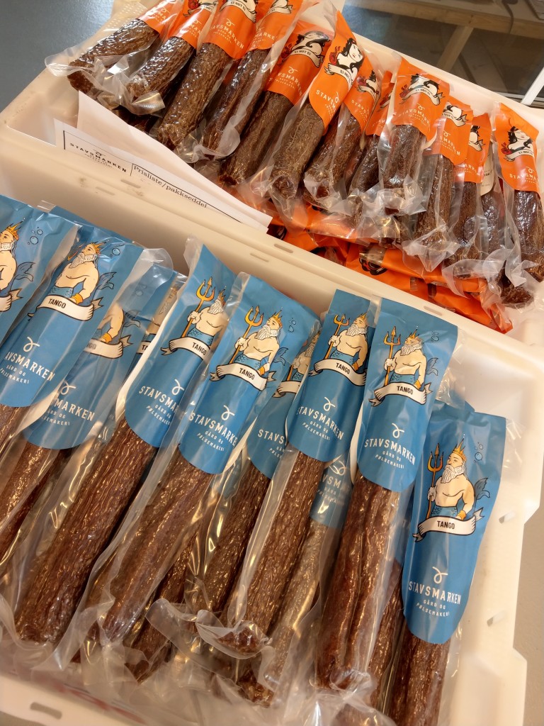 To sorter spekepølse.