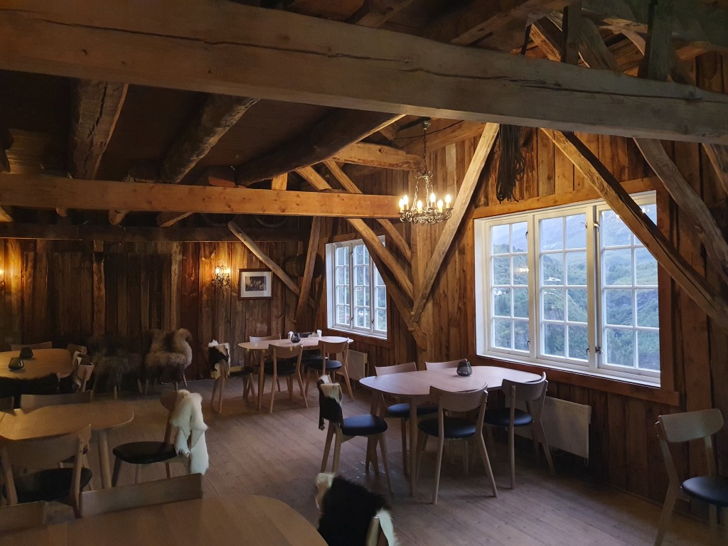 Restaurant på låven open mai - september.
