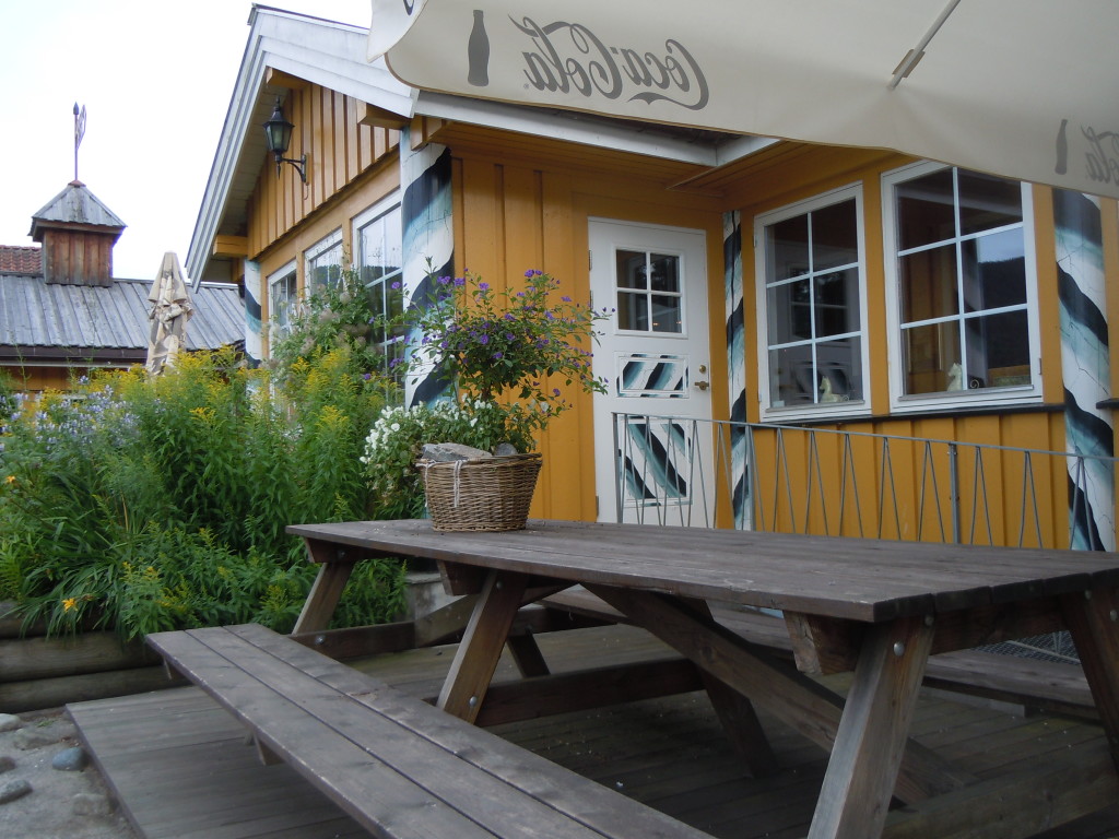 Lun spisekrok ved siden av inngangen