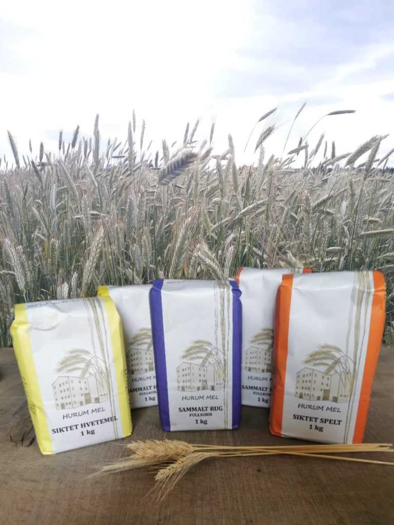 Eget produsert mel.
Vi produserer korne til Hurum mel . Melet blir malt på Hurum Mølla.