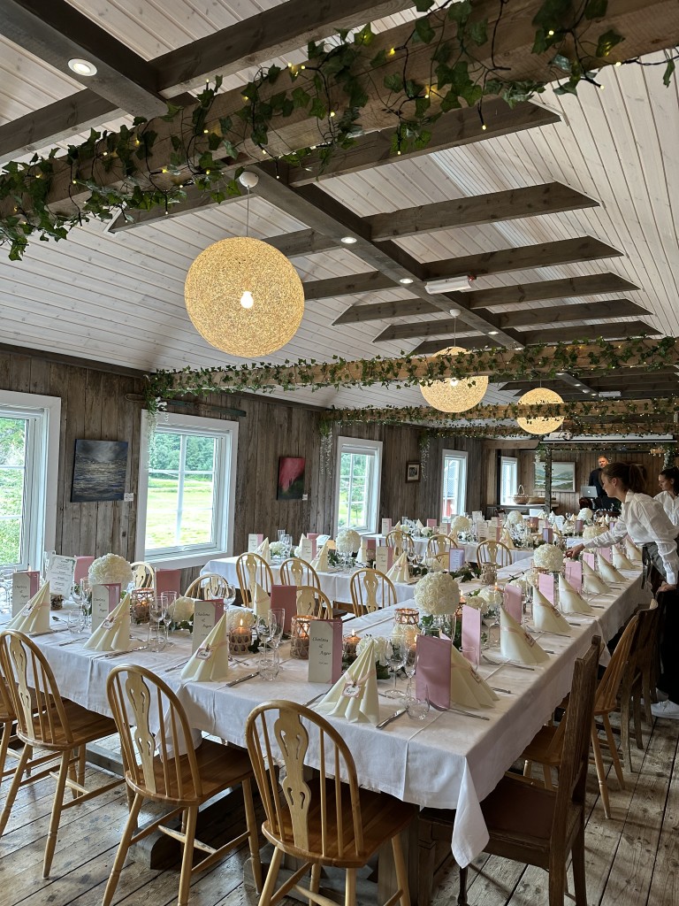 Bryllup på låven.