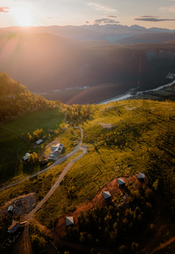 Overnatt i en av våre fire spektakulære Gjeterbuer med panoramautsikt over Rondane nasjonalpark