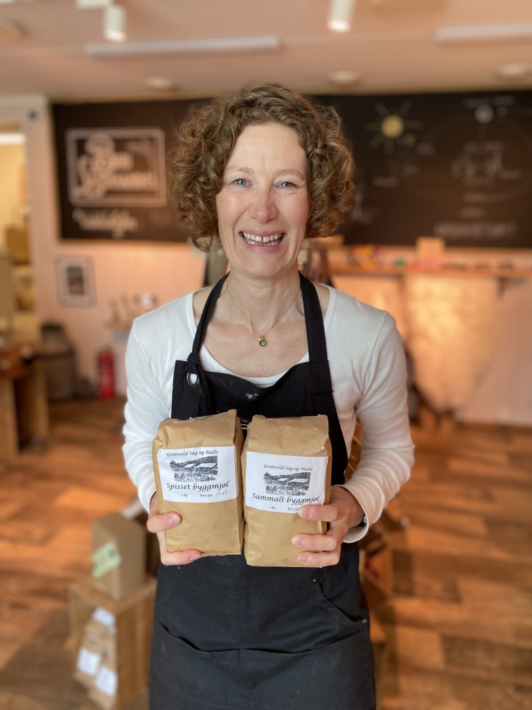 Skikkelig stas med lokalt byggmjøl! Malt på kulturminnet Grønvold sag & mølle i Aust-Torpa.