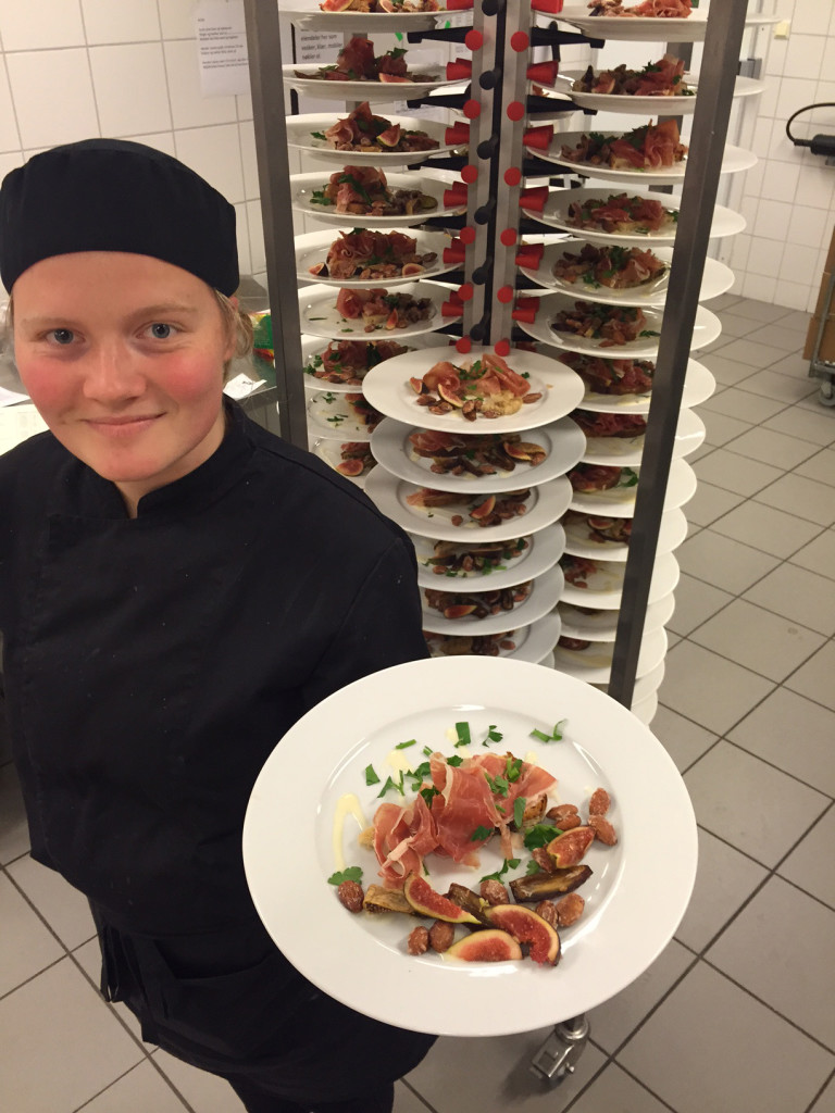 Paulines kreasjon. St. Kristina 24 mnd spekeskinke med vinterfrukter.