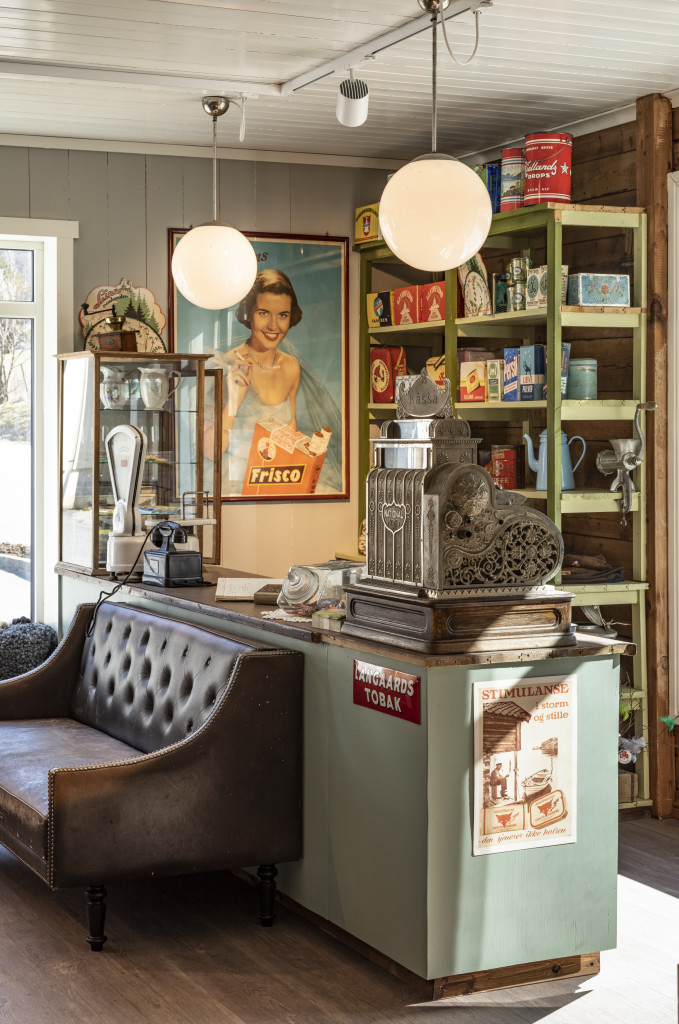 Et historisk hjørne i butikken som tar deg tilbake til tiden det var landhandel i 1936.