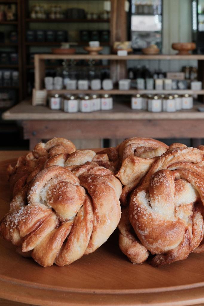 Smakfulle kanelboller bakt med vår egen landhvete!
