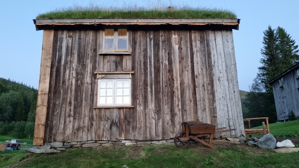 Gjestehuset restaurert 2023, her med gjenbruk av gamle materialer.