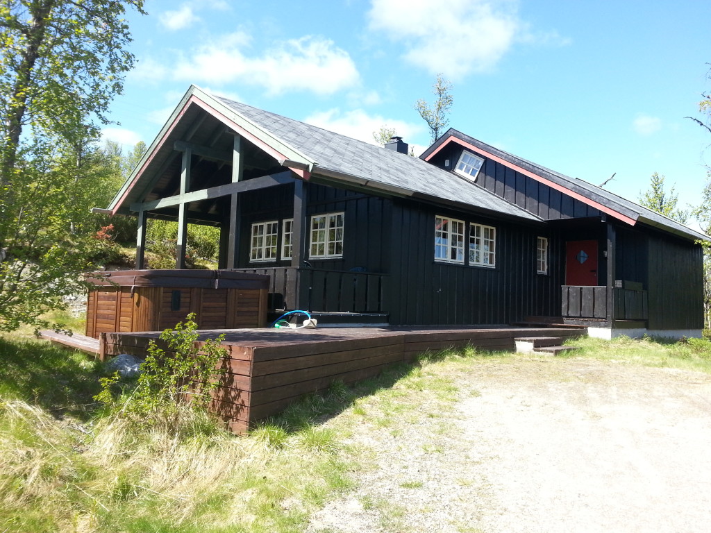 Hytter med kjøkkenkjøk, 3-4 soverom, 1-2 bad, badstue, utendørs Jacuzzi på 5 hytter, peis, tv.