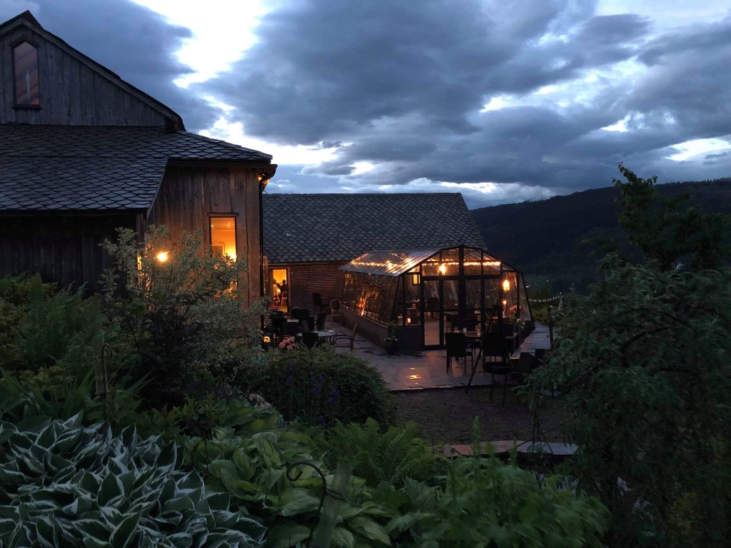 Hagestova på terrassen; restaurant & selskapslokale i sommarsesongen.