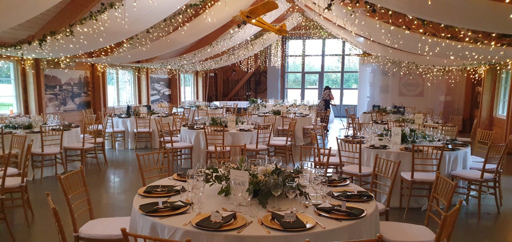 Ved Maarud hovedgård kan vi arrangere fest for opptil 150 personer. We have access to spacious venues for weddings, conferences or exhibitions.