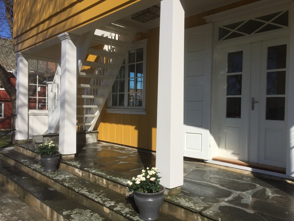 På terrassen i sørveggen kan du nyte morgensol og morgenkaffe
