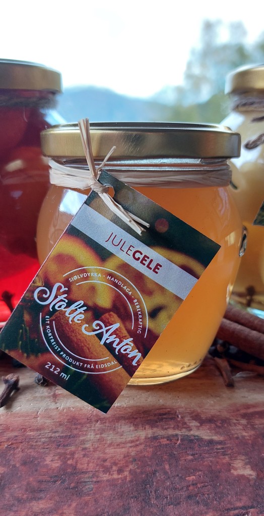 Julegelé skaper alltid julestemning ved bordet, og "høver støtt".