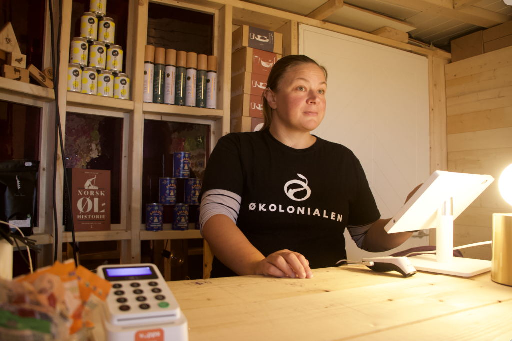 Bilde av Anna som er en av grunderne på Norheim Vingård