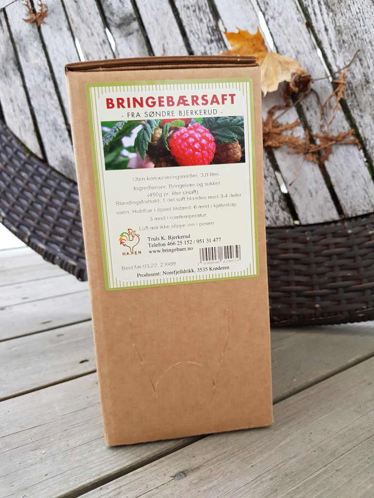 Bringebærsaft - 3 liter som du blander med vann selv. Tilsatt 45 g sukker pr dl råsaft.