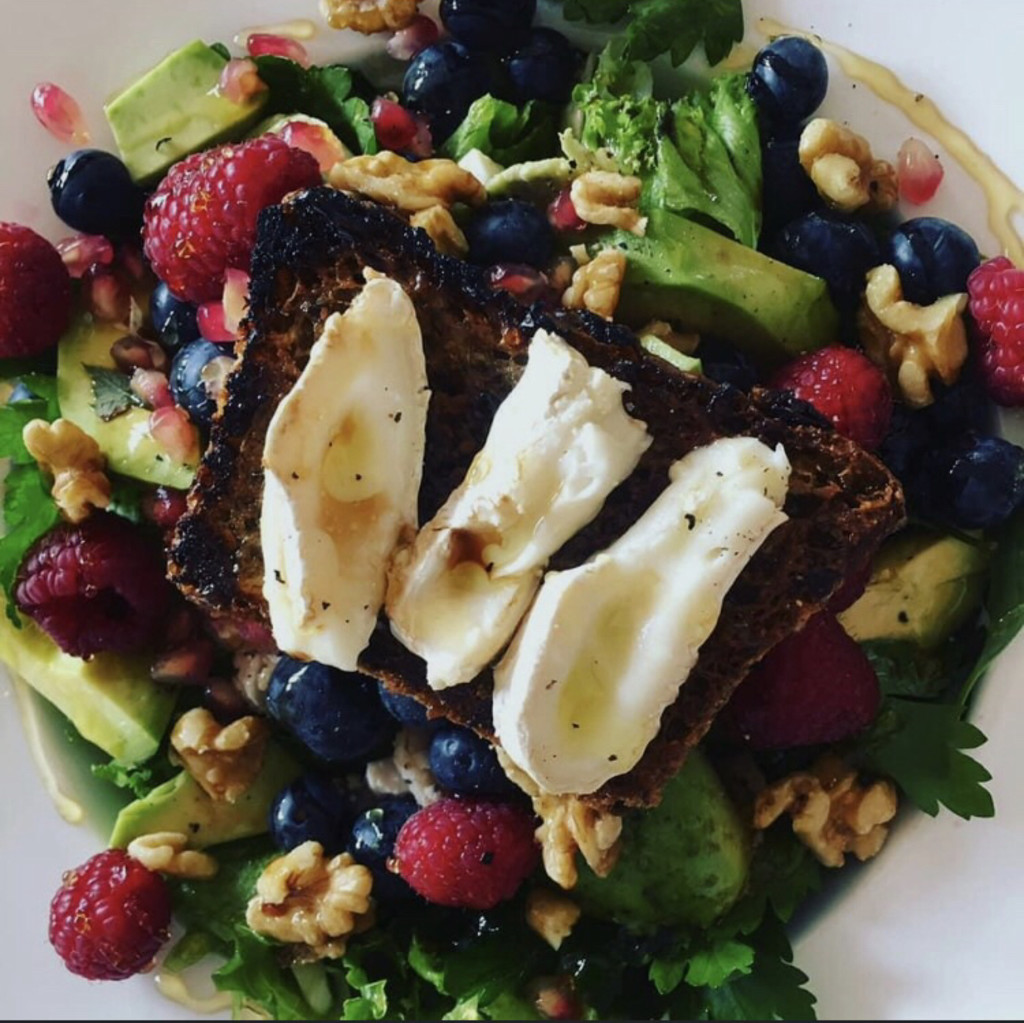 Lunet Geiteberget smaker nydelig på salat
