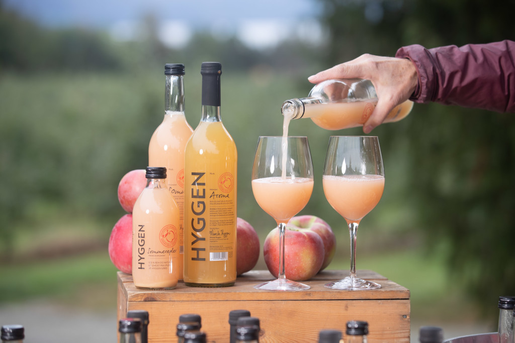 Eplemost  - den nye vinen. HYGGEN Eplemost er en premium eplemost med en balansert sammensetning av sødme, syre, bitterstoffer og aroma.