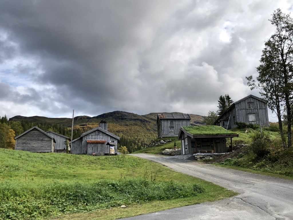 Fjellgård ved foten av okstindan.
