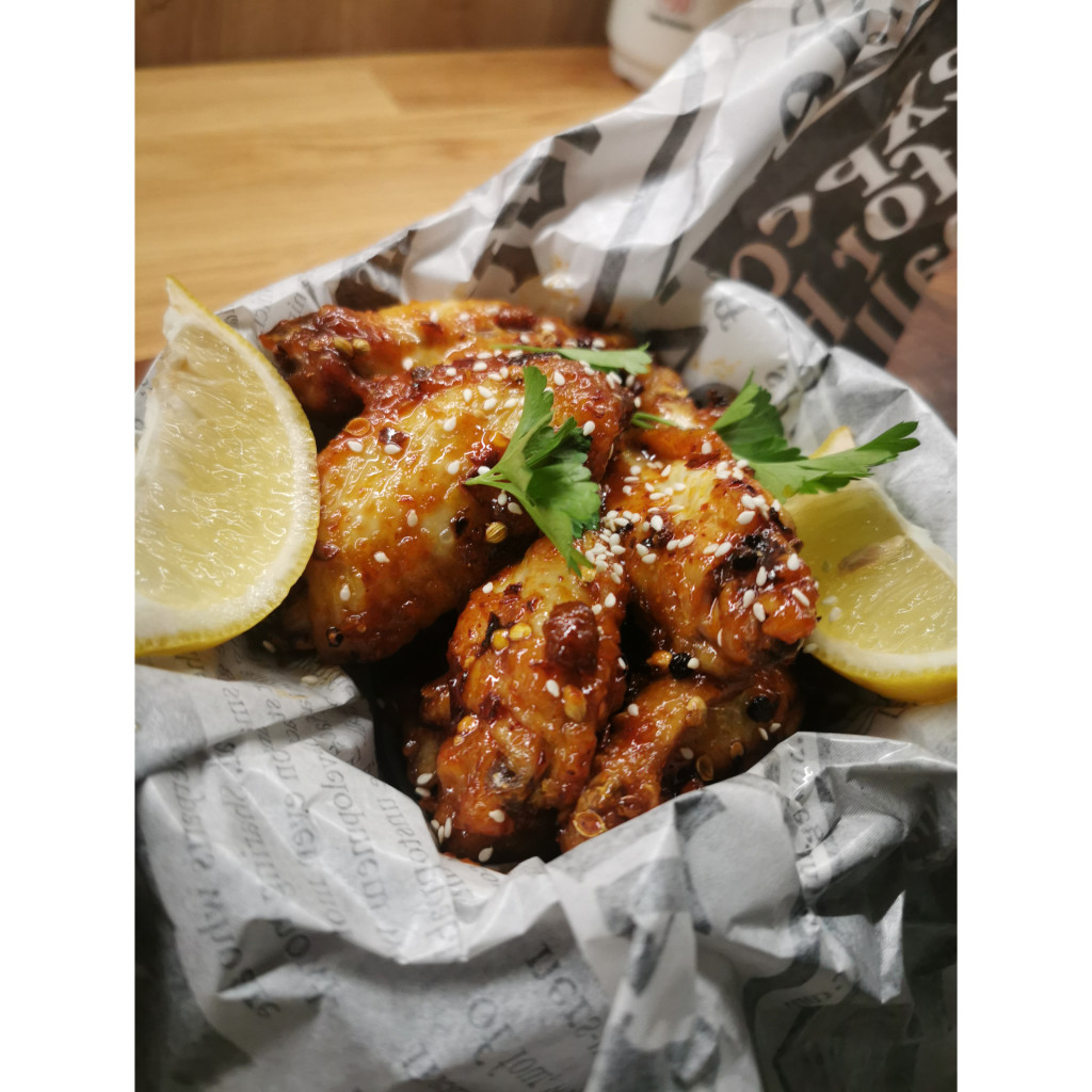 Asiatiske kyllingvinger med lime og koriander.