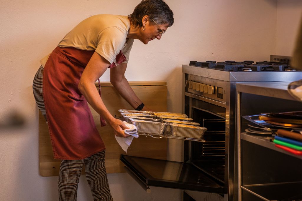Vi er også lokalmatprodusent. Her bilder fra produksjonene av vår fiskepudding.