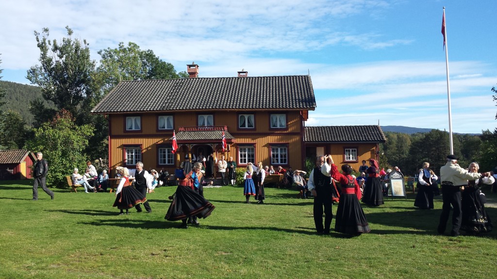 Folkedans på Evju Bygdetun