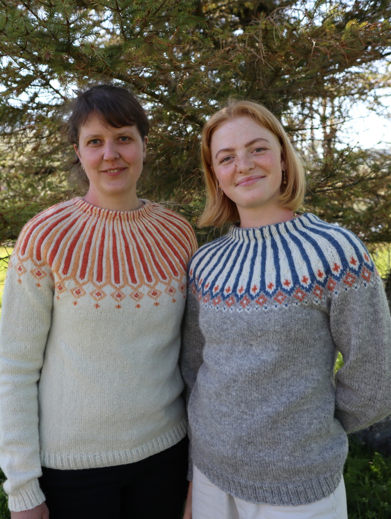 Vi selger garn og strikkemønster til en rekke ulike design og i ulike garnkvaliteter.