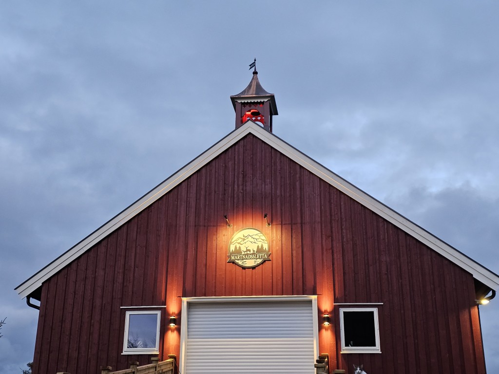 Låven, som ble bygget  i 1960, fikk en totalrenovering i 2023.