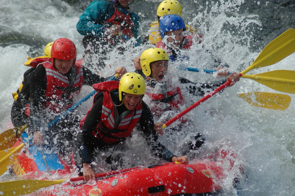 Rafting på Numedalslågen i Dagali.  Bo hos oss på Torsetlia og bestill oppholdet inkl. rafting.