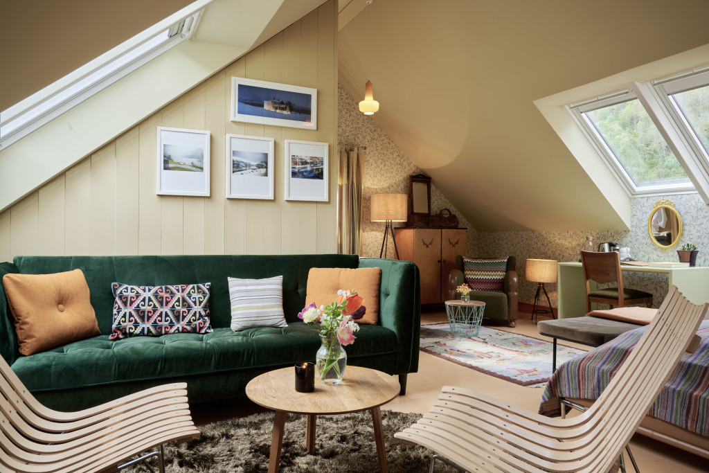 Opplev Liverpool-suiten vår som ligger i Geitefjøsen vår. 
Eng: Enjoy our Liverpool-suite situated in our "Goat barn".