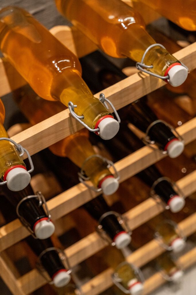 Og produserer alt vi serverer av saft, og alkoholfri drikke.