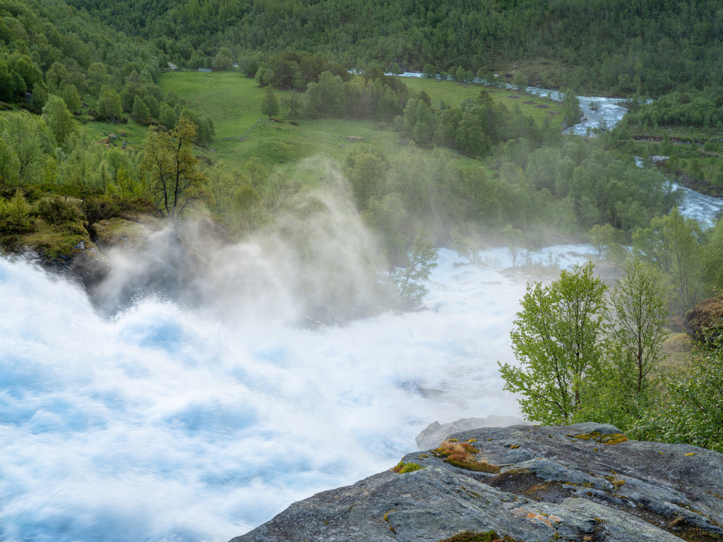 Flotte naturopplevelser rett i nærheten, som her ved Høyfossen inn mot Høydalen.