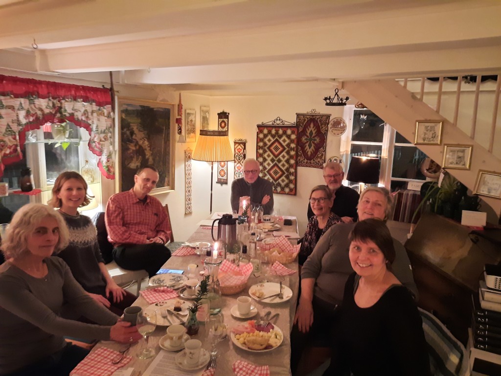 Huset innbyr til gode samtaler og skaper en hjemmekoselig ramme rundt ditt møte. Vi tilpasser meny etter ditt ønske!