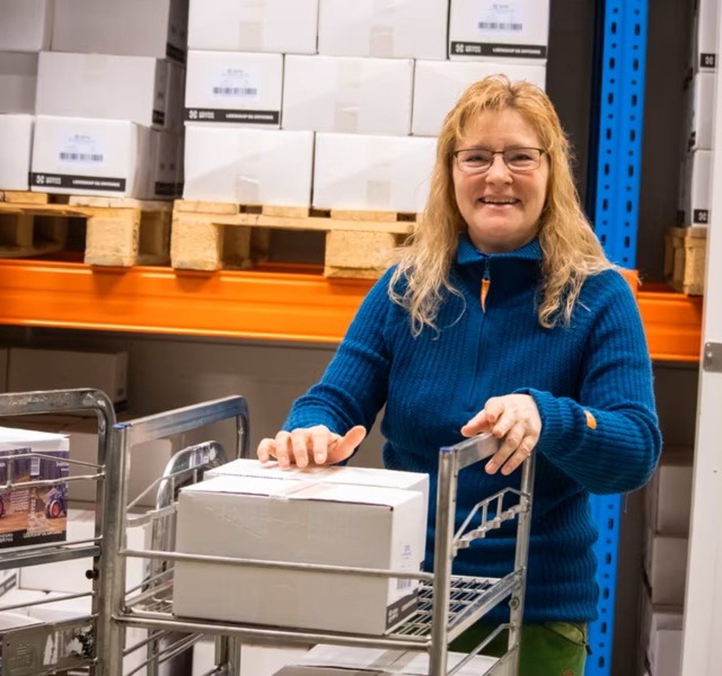 Liv selger, administrerer, skjenker og prater :-)