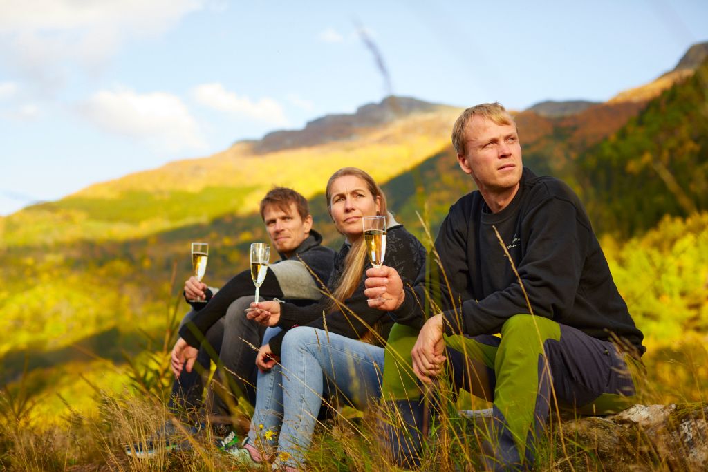 Hardangergutane, fra venstre Kristian, Inger og Karl Magnus
