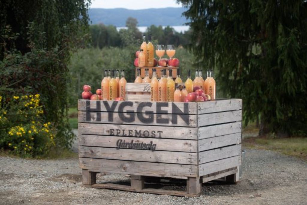 Ny gårdsbutikk i låven som er selvbetjent (VIPPS) åpent alle dager.