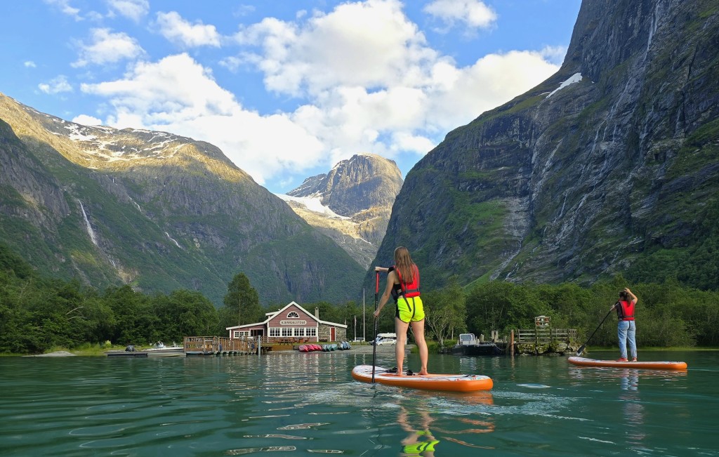Test ut SUP-brett på Kjenndalstova!