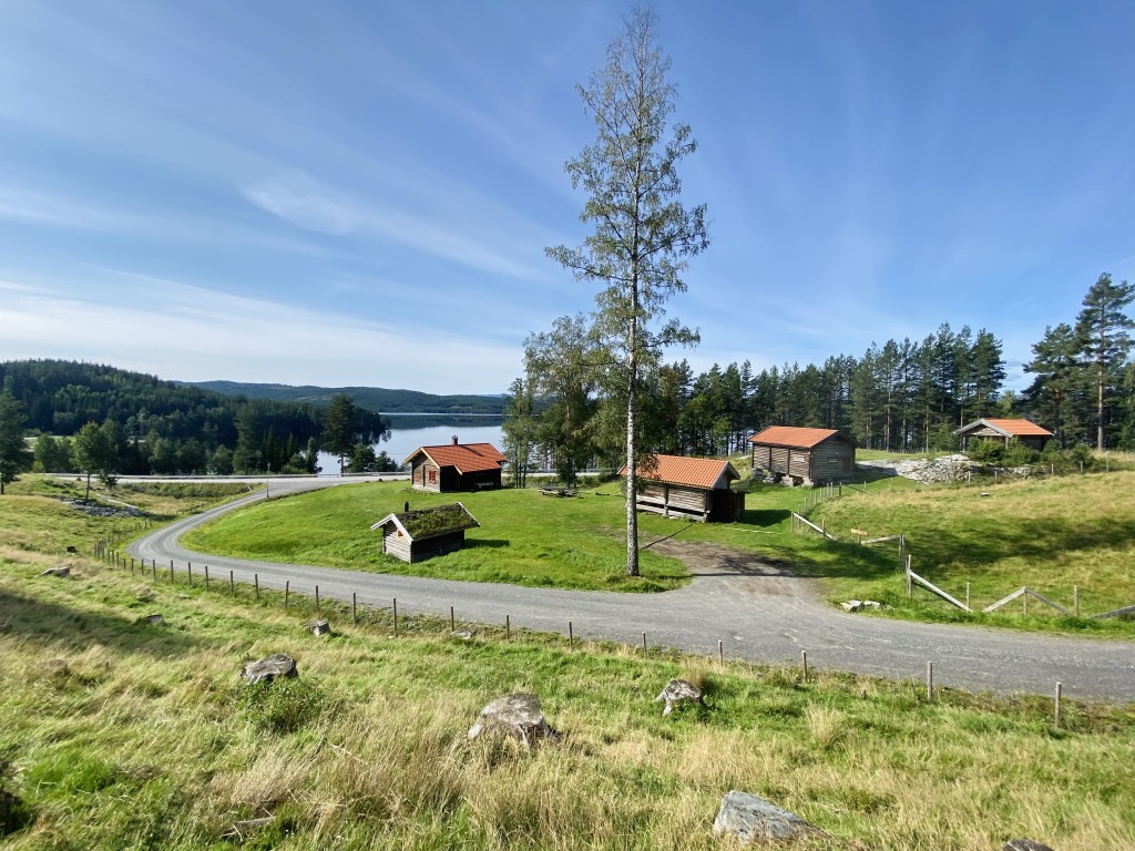 Husmannsplassen Jonrud ved Follsjø. Her kan du leie hele plassen.