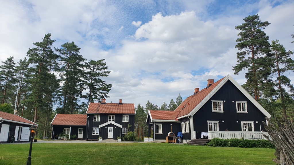 Huka og Villaen - med møterom og spisesal med utsikt mot Sæterlisjøen.