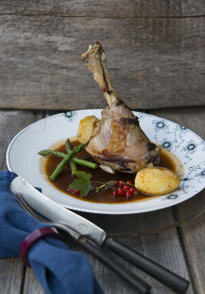 Lammeskank er av det desidert mest populære og fantastiske du kan spise på lammet. Det egner seg godt til langtidssteking i en gryte. Ser nydelig ut på en tallerken!