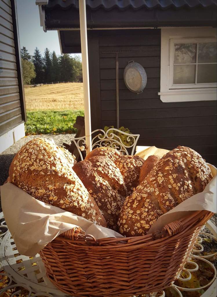 På vårt kjøkken har vi både egen baker og kokk!