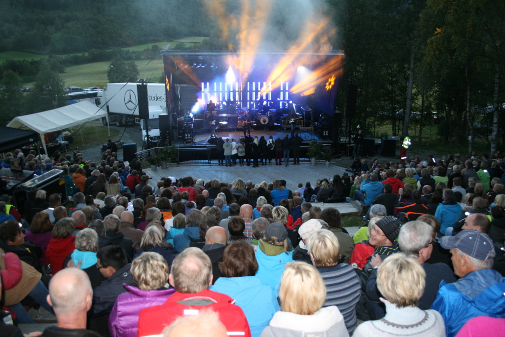 Fauskivalen 2012 - Konsert med Hellbillies på Fausko Amfi