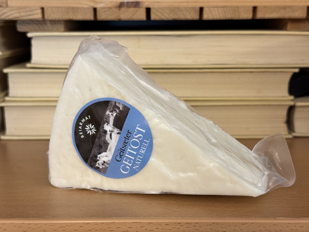 Naturell hvit geitost, ung og frisk i smaken. Kan også brukes som "kaffeost" for de som er ute etter det.