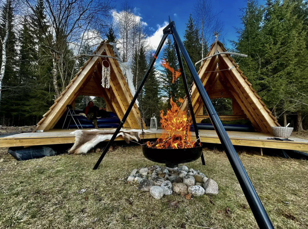 Treteltene (A-frame wooden tents)