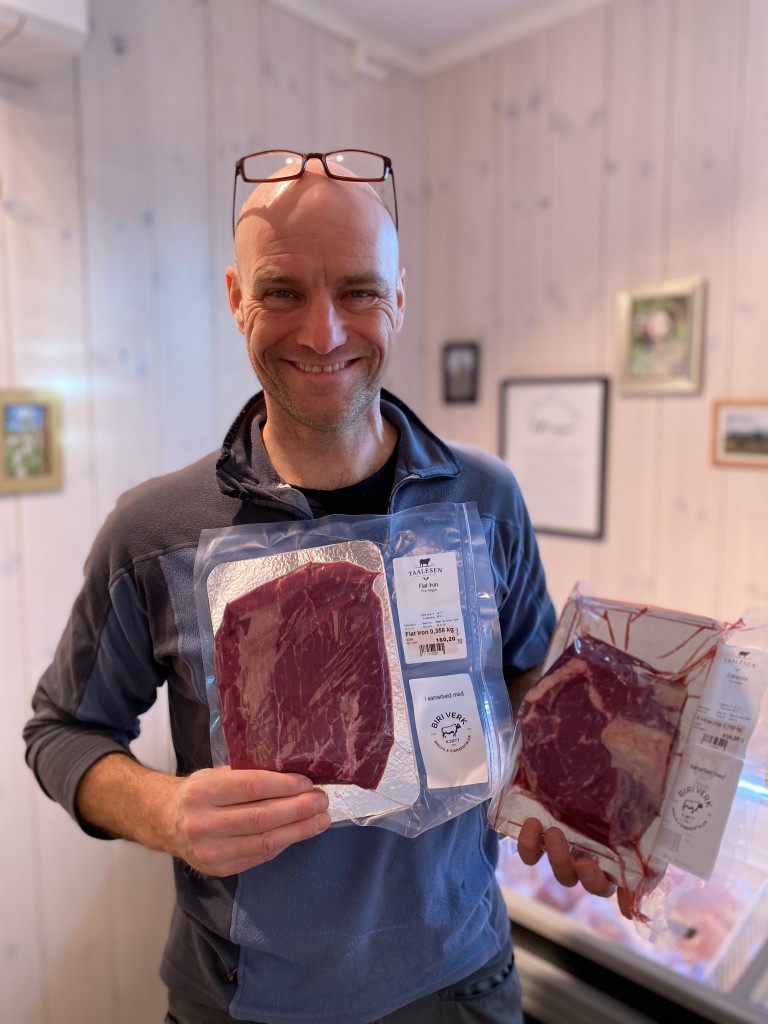 Jon er gardbruker på Biri Verk og en i gjengen bak Biri Landhandel.