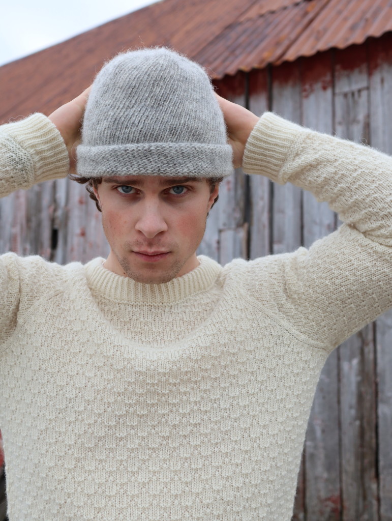 Lofoten Wool selger også luer, votter og gensere strikket med 3D knit tecnology.