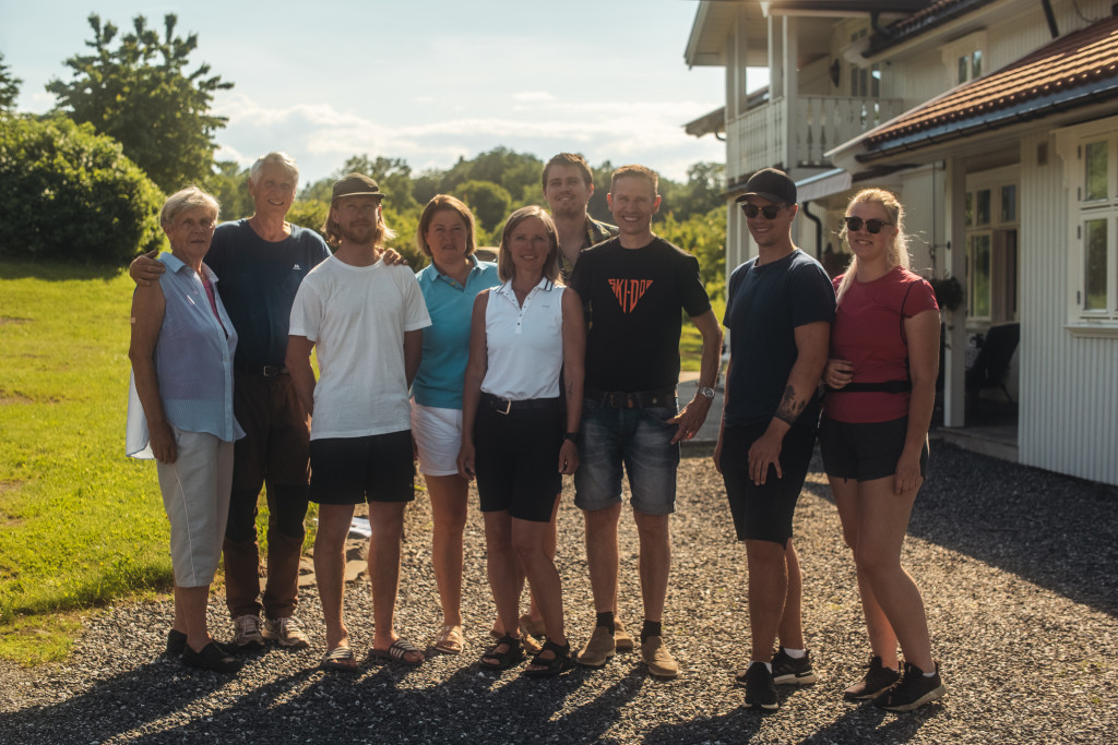 Her er vi!
Fv: Bjørg, Øivind, Karl-Kristian, Hilde, Tone, Pål, Eirik, Heidi
Bak: Even. Vi mangler Hans Ingar, Frida og Anna på bildet