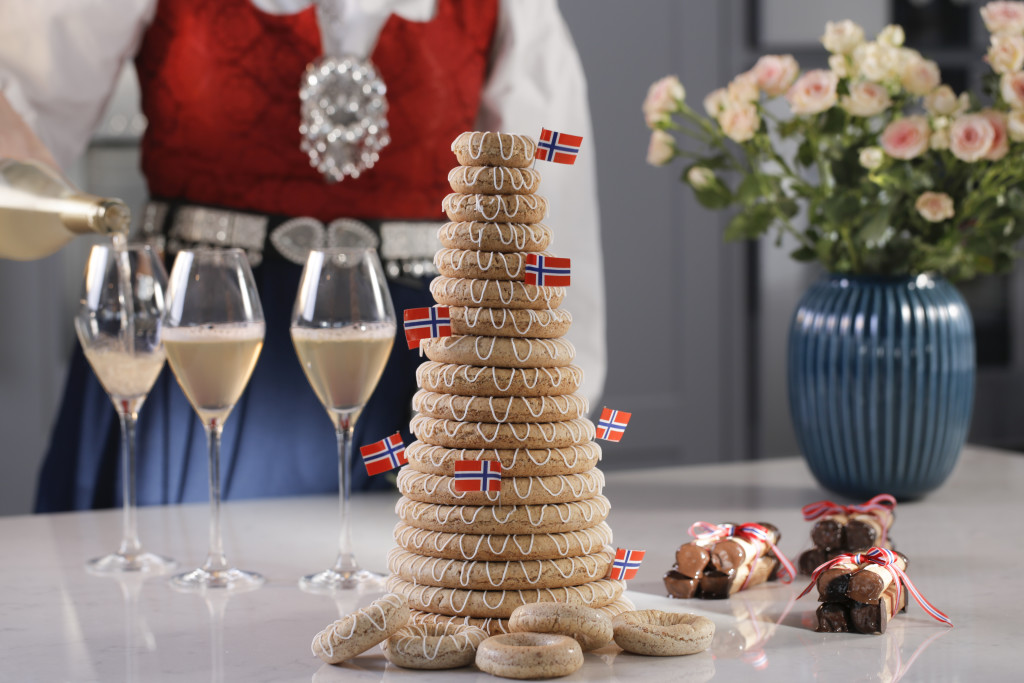 Barnedåp, bryllup, konfirmasjon eller jubileum. Kransekake passer perfekt!