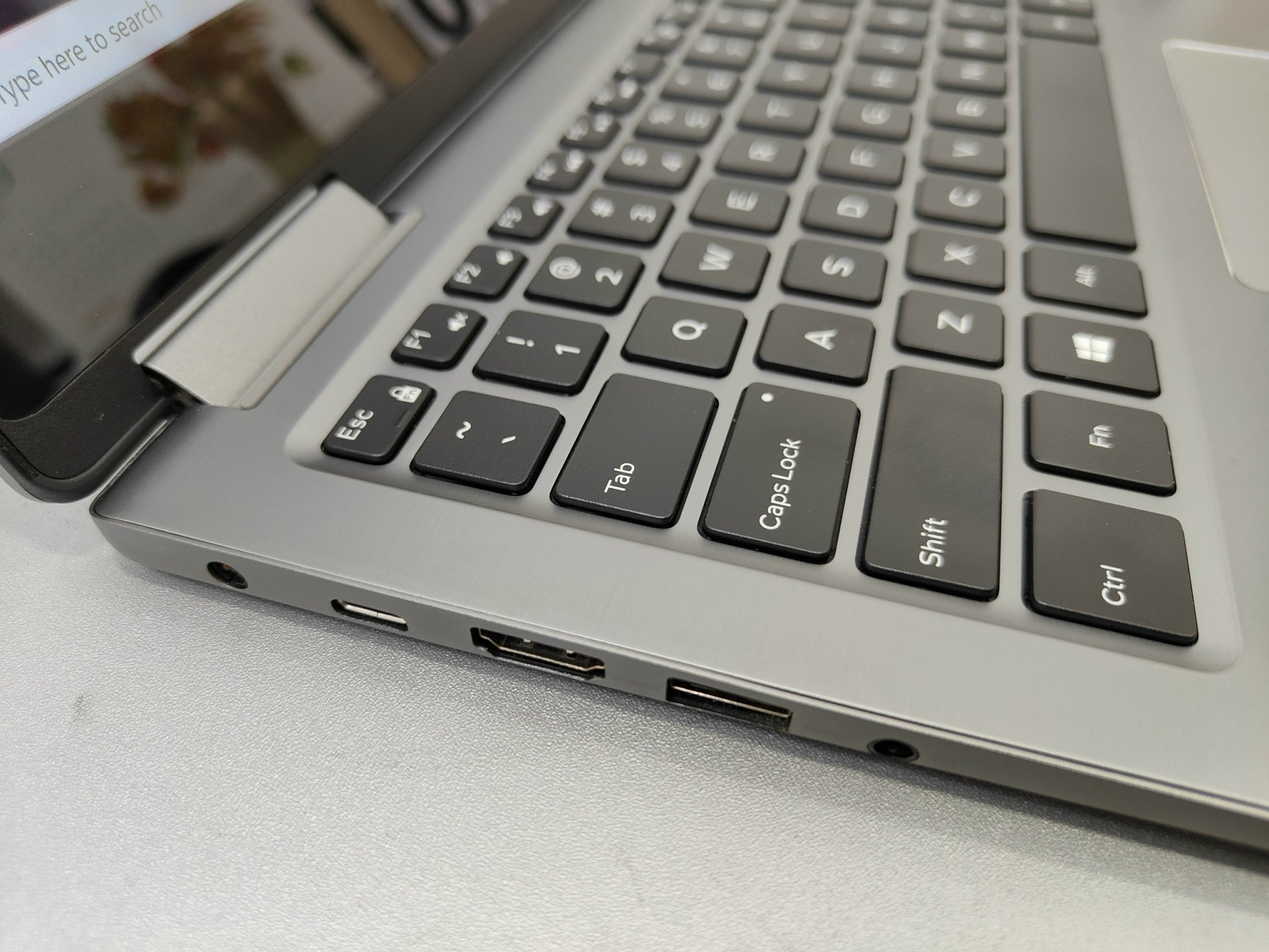 Dell Inspiron 7373 15350 (5)