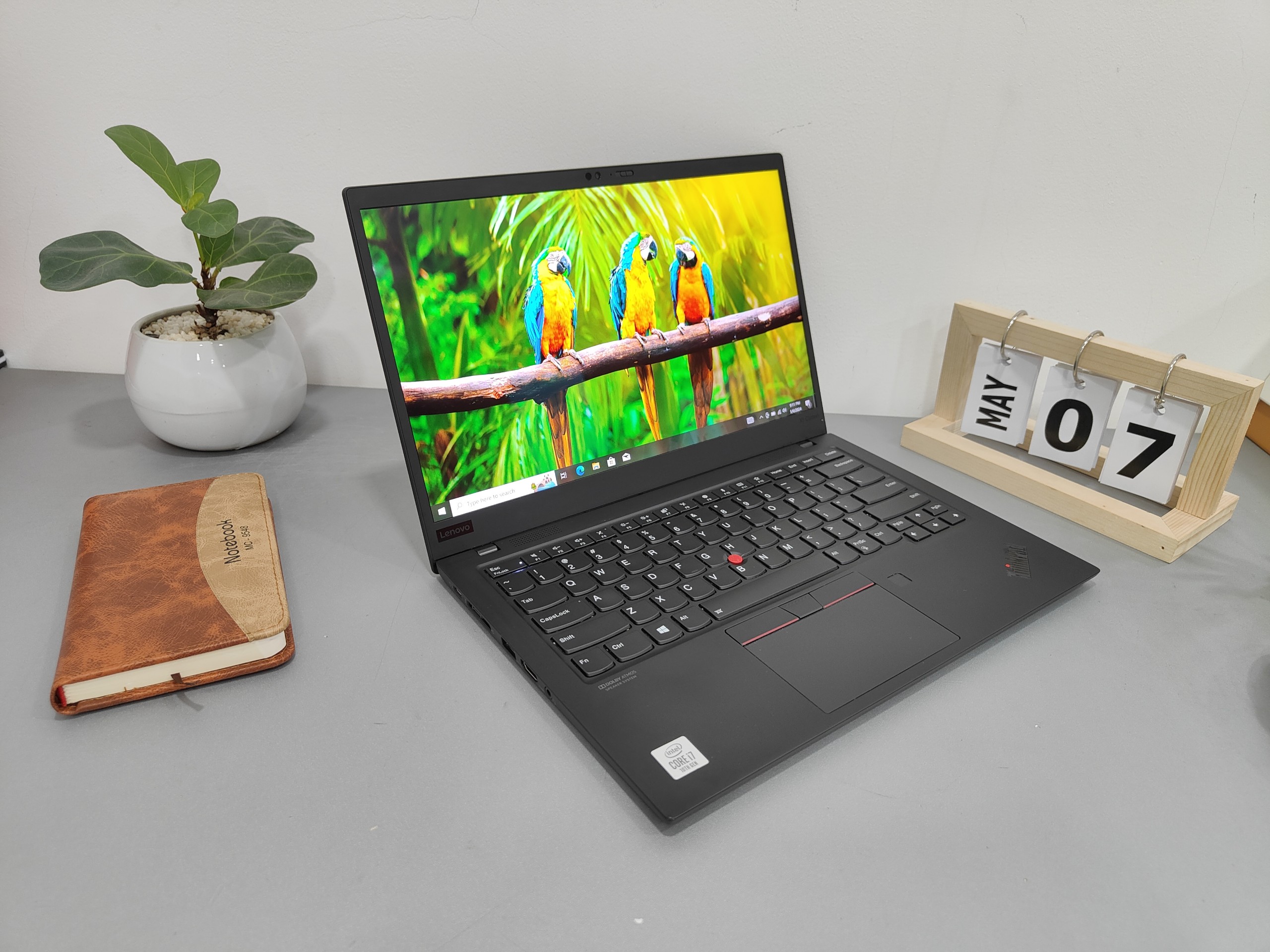 ThinkPad X1 Gen 7 000YUS ThinkPad X1 Gen 7 000YUS